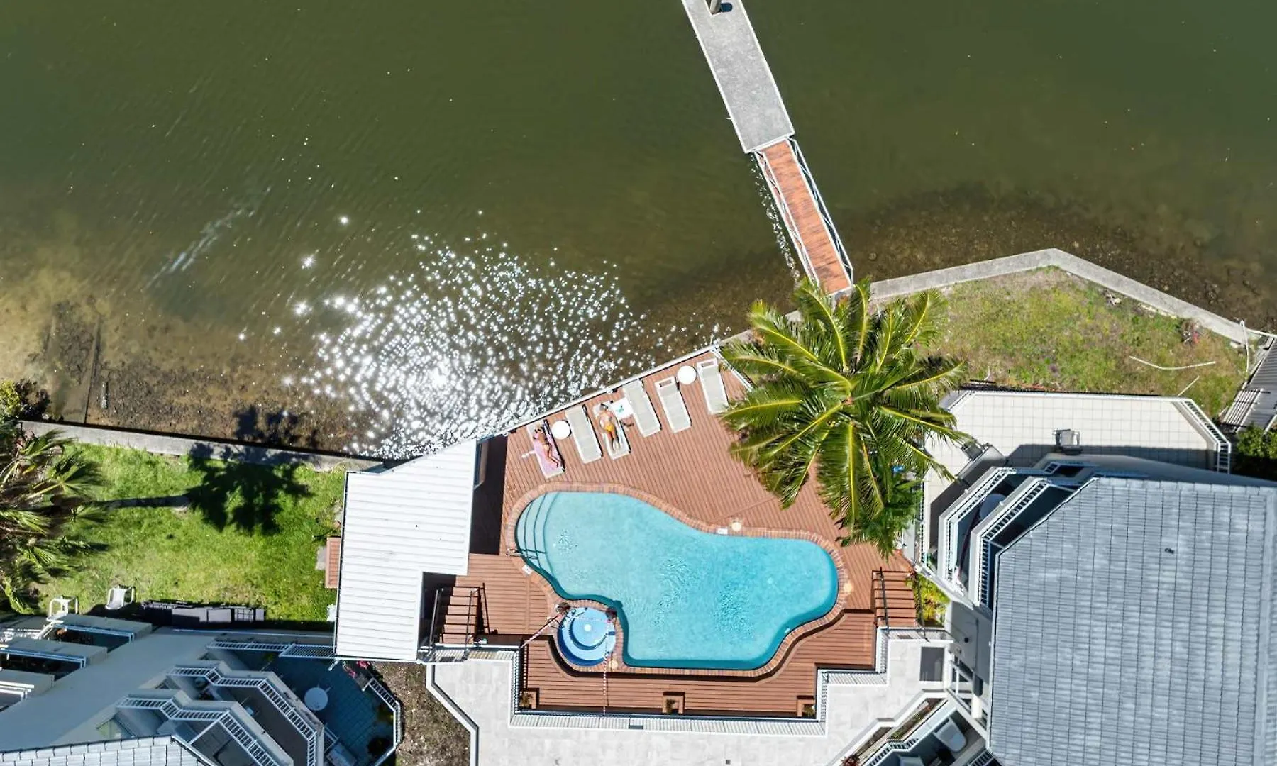 Surfers Paradise Riverfront Apartment Gold Coast