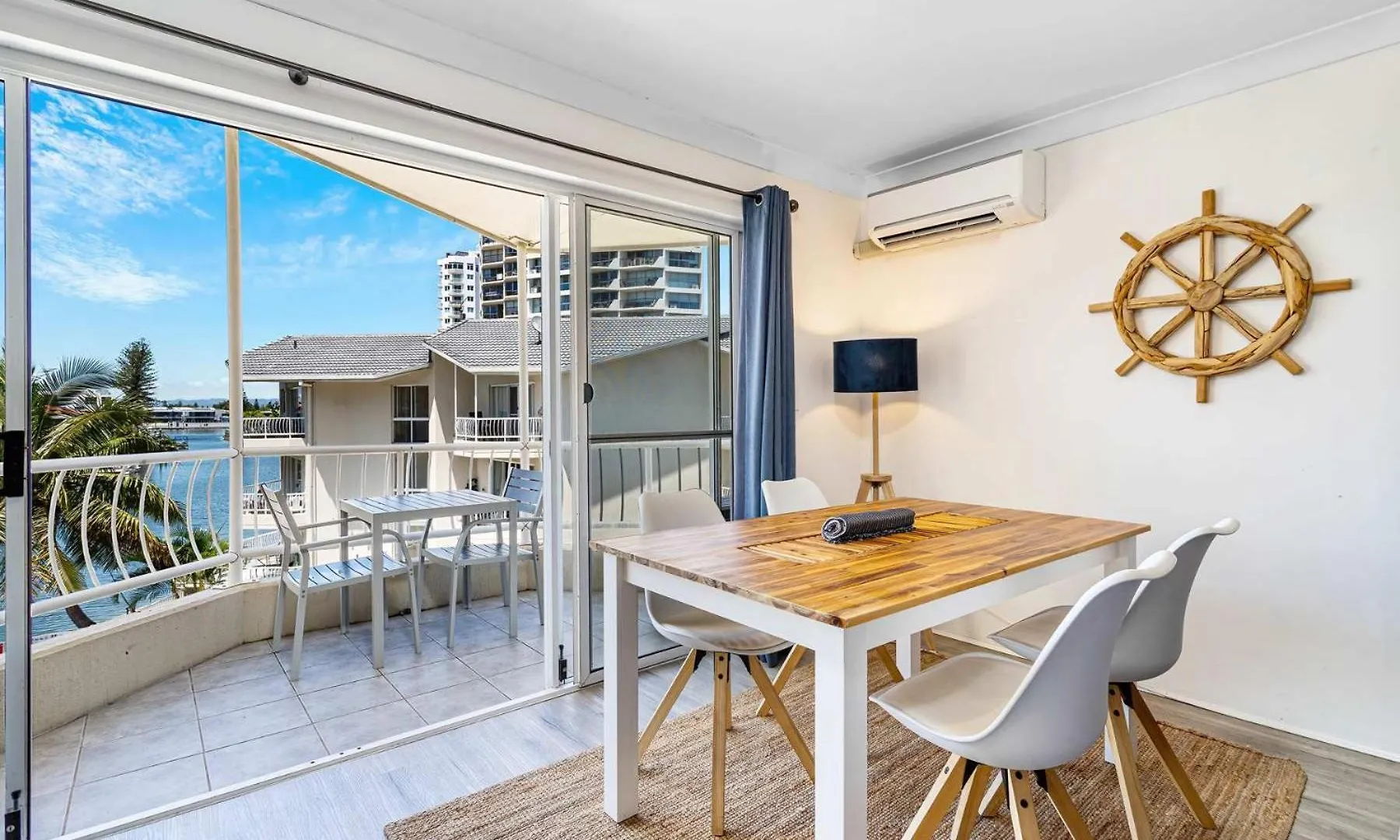 Surfers Paradise Riverfront Apartment Gold Coast