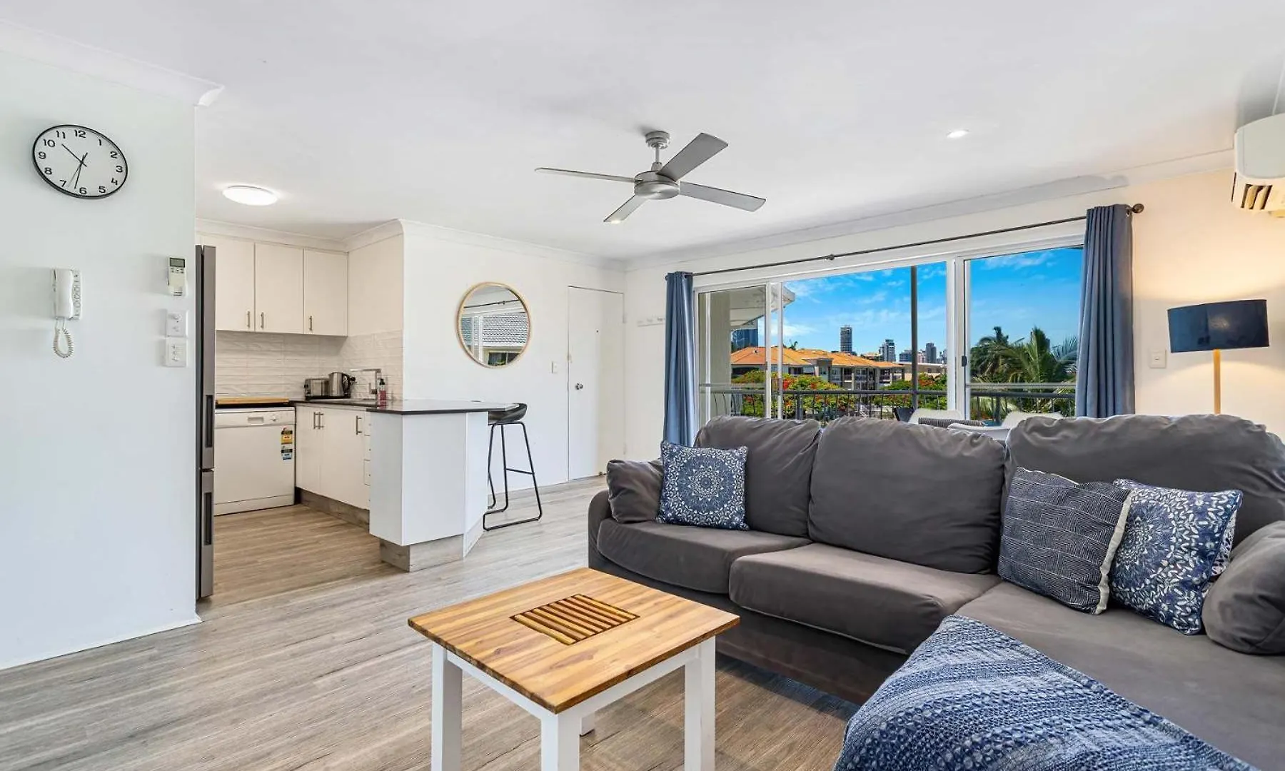Surfers Paradise Riverfront Apartment Gold Coast